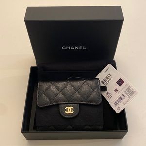 NEW CHANEL Timeless Classic Small Black/Burgundy Grained Flap Wallet